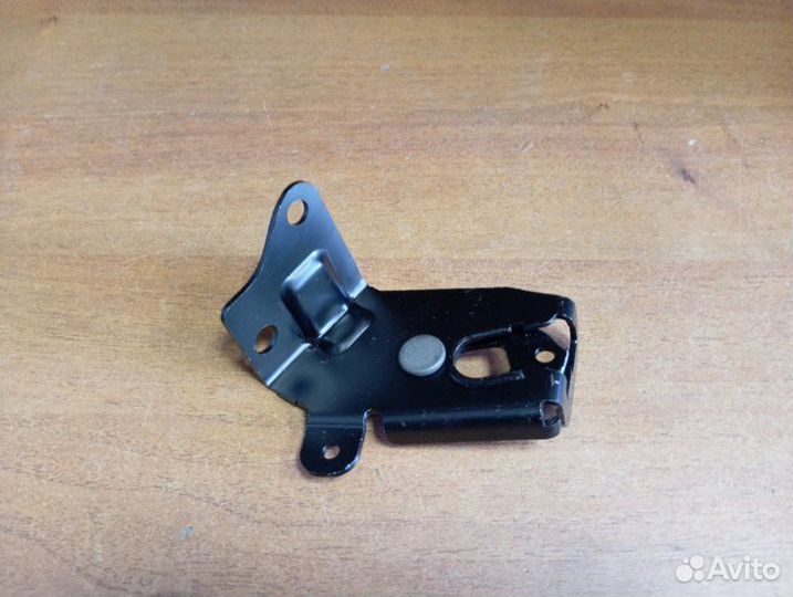 Кронштейн сидения задний левый Ford Focus