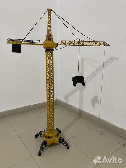 Подъемный кран игрушка