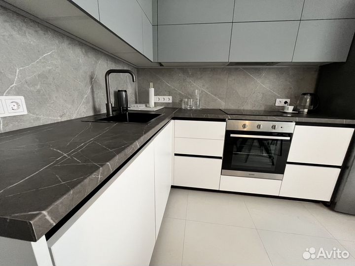 Кухня на заказ столешница в подарок