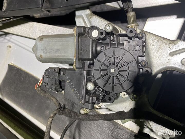 Моторчик стеклоподъемника Audi A3