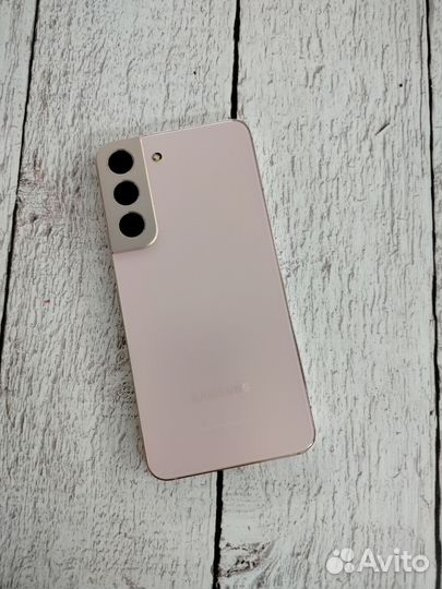 Samsung Galaxy S22, 8/256 ГБ