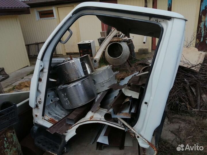 Кабина Nissan Atlas в разборе