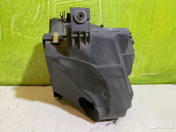 Корпус воздушного фильтра Volkswagen Passat B5