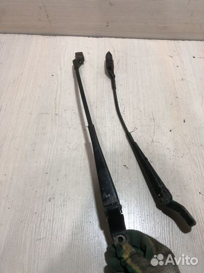 Поводок стеклоочистителя Skoda Fabia 2