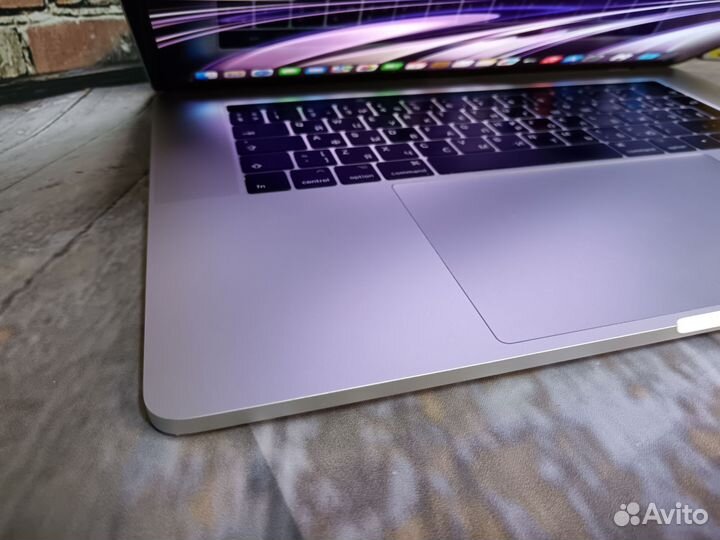 Apple MacBook Pro 15 i7 Сенсорный TouchBar