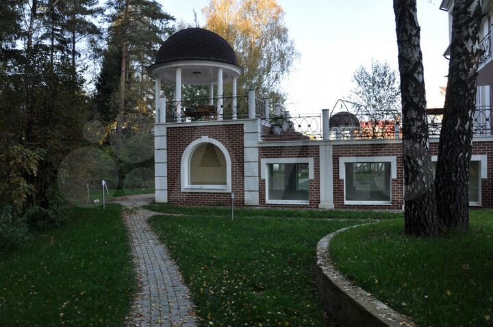 Коттедж 668 м² на участке 40 сот.