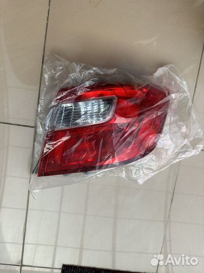 Две задней фары на camry 50
