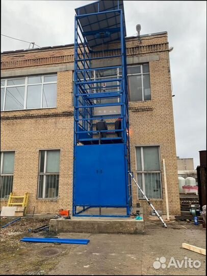 Подъемник мачтовый грузовой. Грузовой подъемник