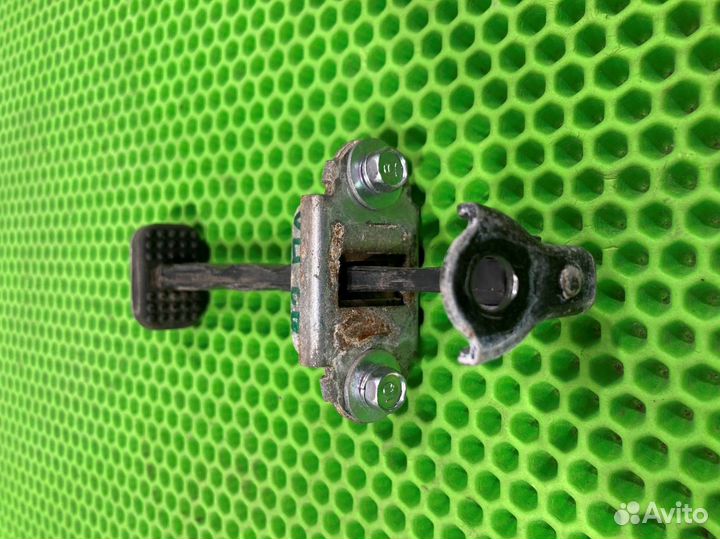 Ограничитель двери передний левый Acura Mdx YD2