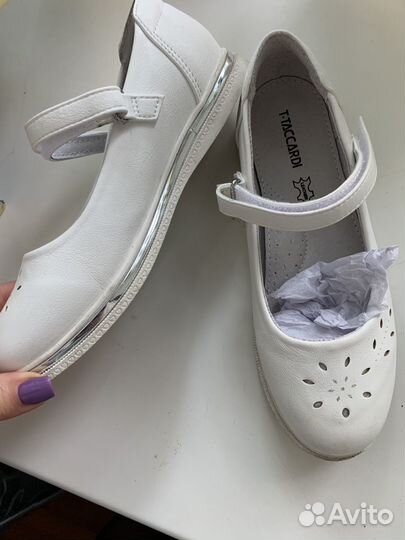 Продаются белые туфли