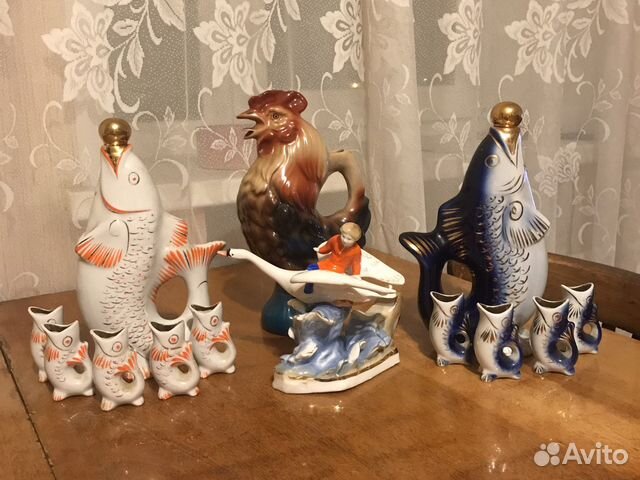 Фарфоровый сервиз,графин и статуэтка,всё из СССР