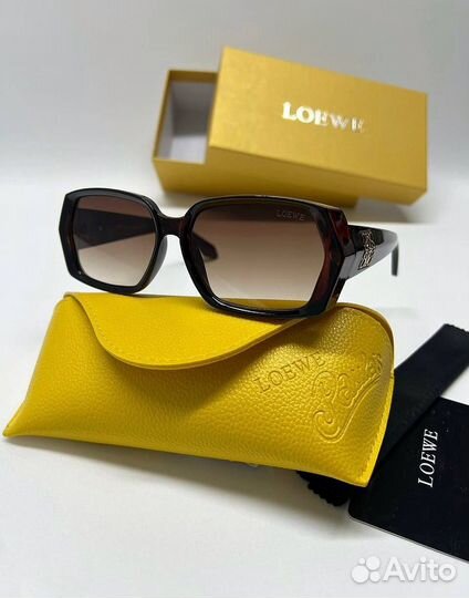 Очки солнцезащитные женские Loewe