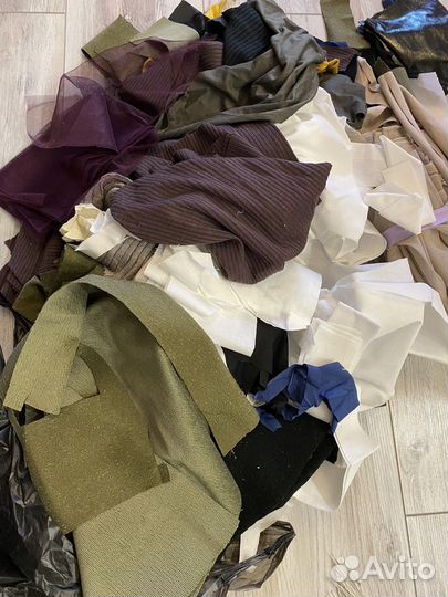 Обрезки и лоскуты ткани для рукоделия