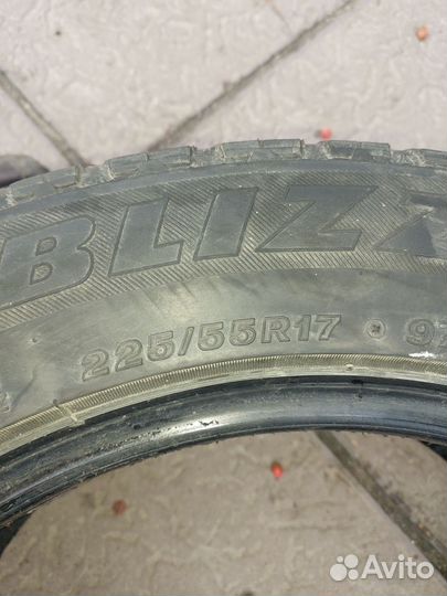 Bridgestone Blizzak DM-V1 225/55 R17