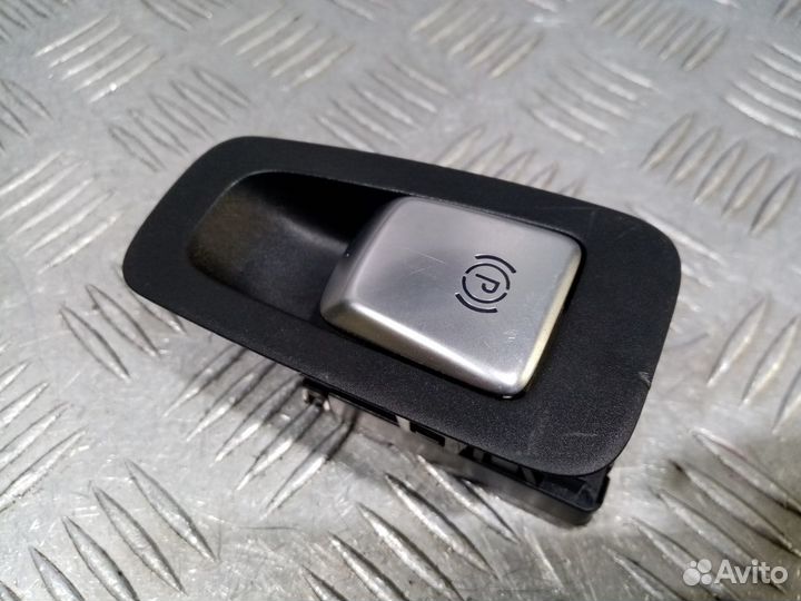 Б/У Кнопка фиксатора стояночного тормоза Me#003