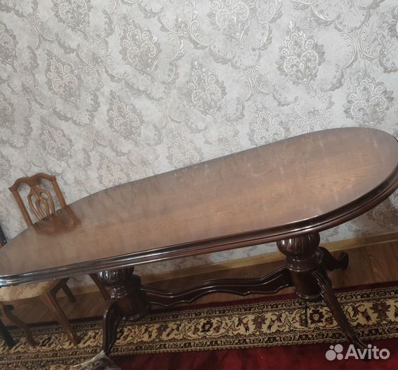 Стол обеденный