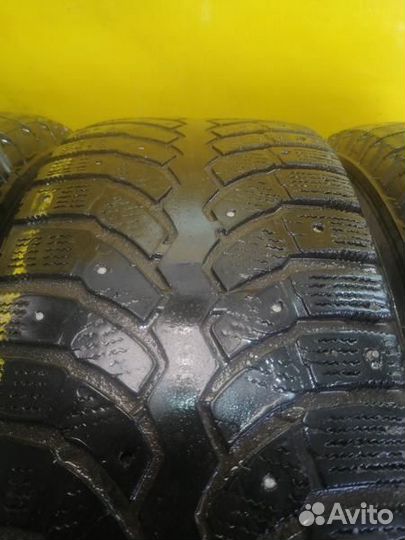 Bridgestone Blizzak Spike-01 215/65 R16