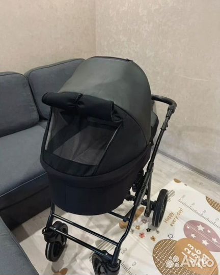 Коляска 3 в 1 состояние новой