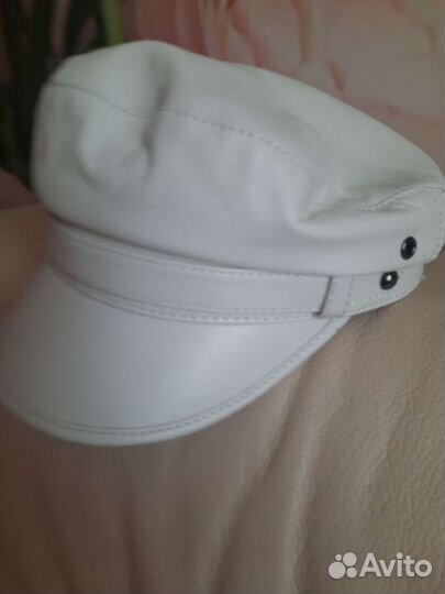 Кепка кожаная женская