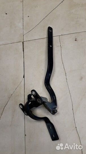 Петля крышки багажника левая Porsche Cayenne