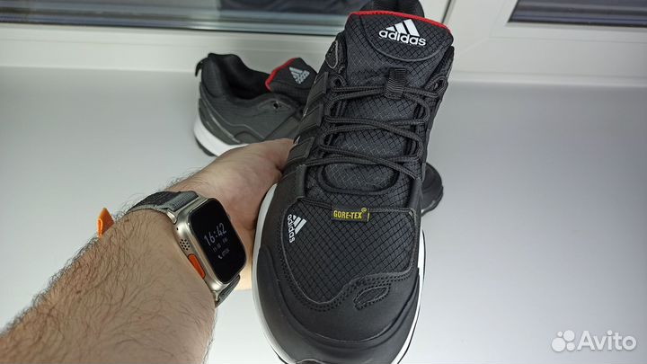 Кроссовки adidas