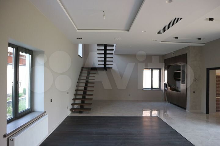 Дом 438 м² на участке 20 сот.