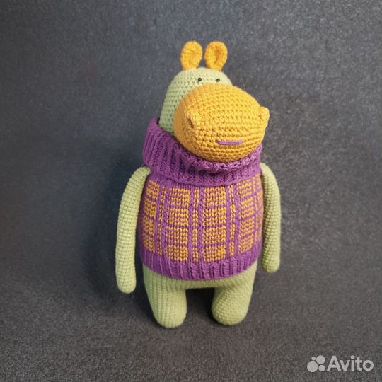 Вязаная игрушка бегемот