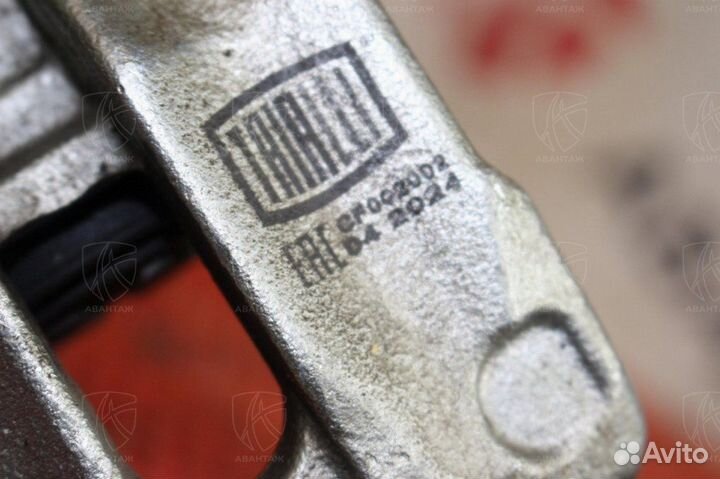 Суппорт тормозной задний правый Volkswagen Passat