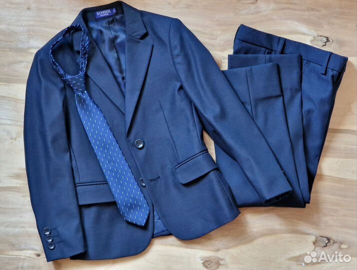 Костюм на мальчика 122 и 92-98 см
