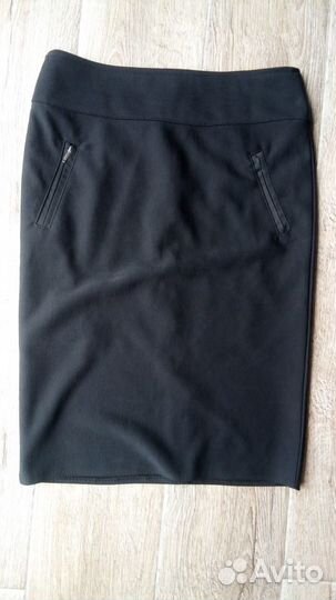 Юбки классические 4 шт черные,красная