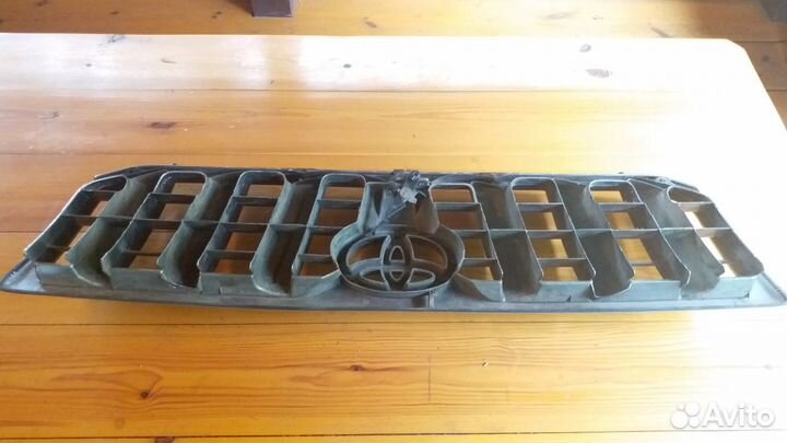 Решетка радиатора Тойота Лэнд Крузер Прадо 120