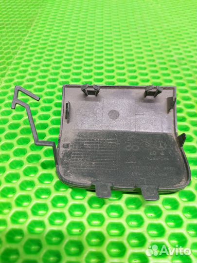 Заглушка буксировочного крюка передняя левая