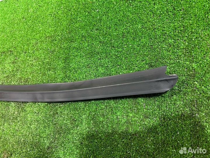 Бархотка двери передняя левая Nissan Terrano D10