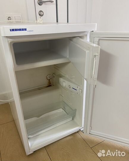 Маленький холодильник Liebherr (не рабочий)