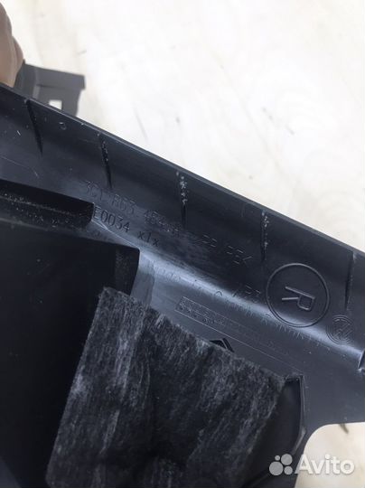 Обшивка порога правая Passat B8