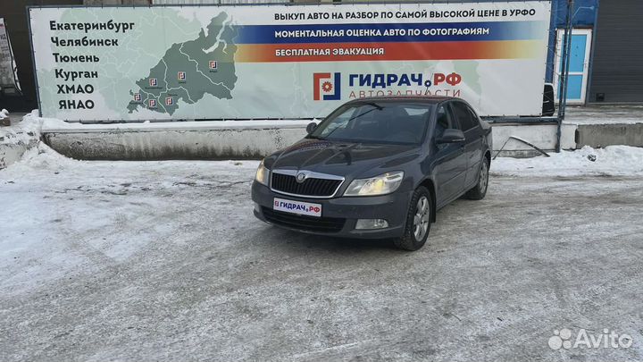 Козырек солнцезащитный передний левый Skoda Octavi