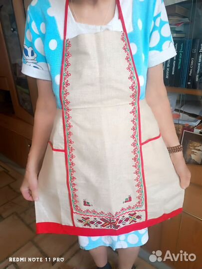 Льняной фартук с вышивкой