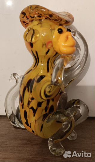 Фигурка обезьянки стеклянная