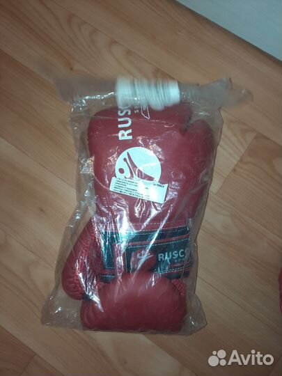 Боксерская груша и перчатки