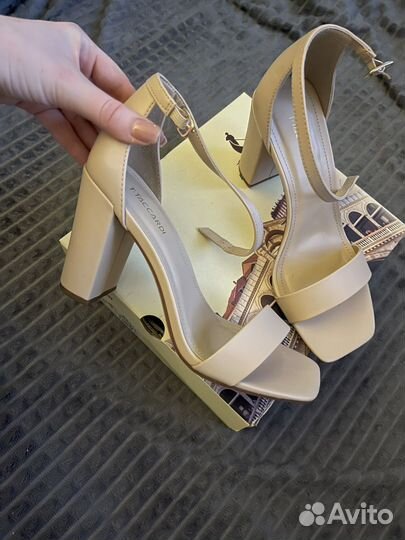 Босоножки женские