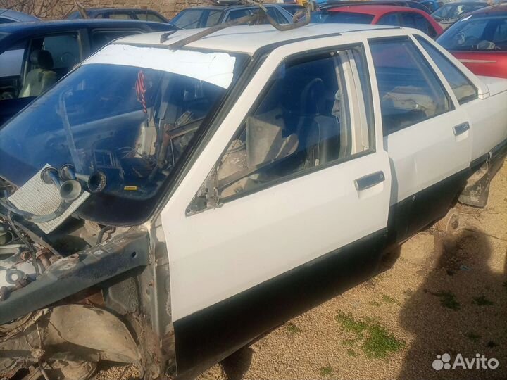 Renault 21 2.1 МТ, 1987, битый, 180 000 км