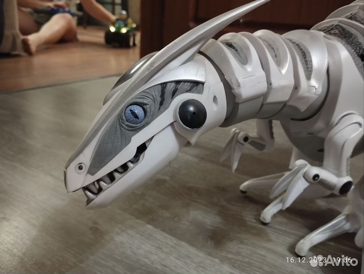Робот дракон