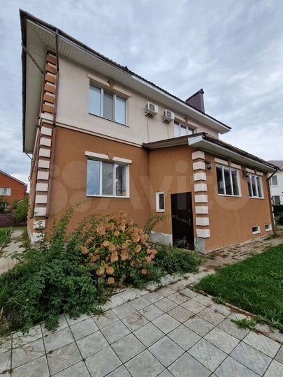 Коттедж 260 м² на участке 10 сот.