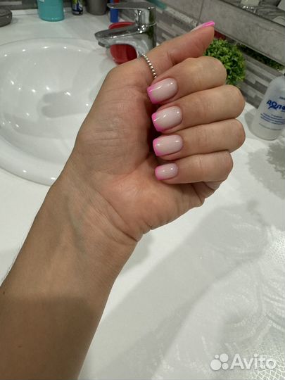 Модель на маникюр