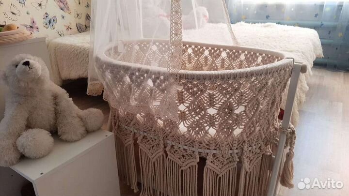 Детская кроватка,ручного плетения