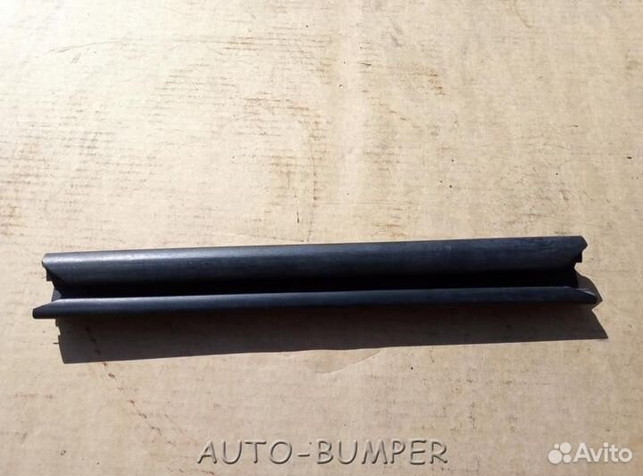 Dongfeng Желобок двери передний в сборе