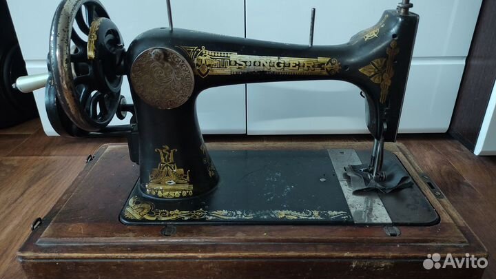 Швейная машина 