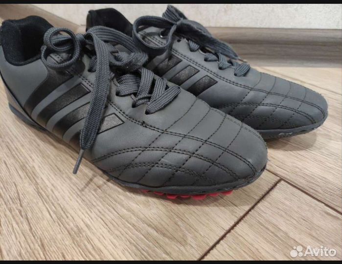Кроссовки футбольные 39р 25см