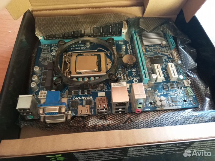 Материнская плата с процессором и памятью