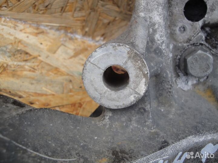 Кулак поворотный правый BMW E39 V-4.4